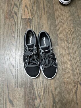 Heelys Black Canvas Low-Top Sneakers with Gray Laces